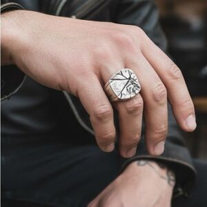 Brand New!! Chunky cracked stone ring